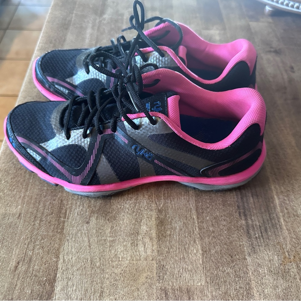 Women’s sneakers